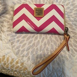 Dooney & Bourke clutch/wallet